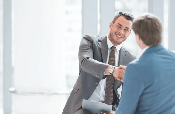 2 mens handshaking making a deal